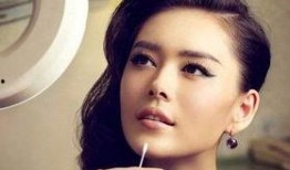 最新爆料女星是谁图片高清,最新爆料女星高清图片曝光，身份成谜引热议